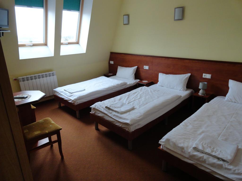 Hotel Wielkopolanka Środa Wielkopolska Habitación foto