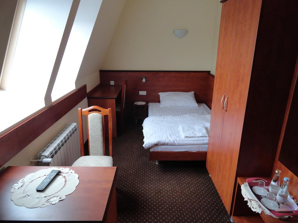 Hotel Wielkopolanka Środa Wielkopolska Habitación foto