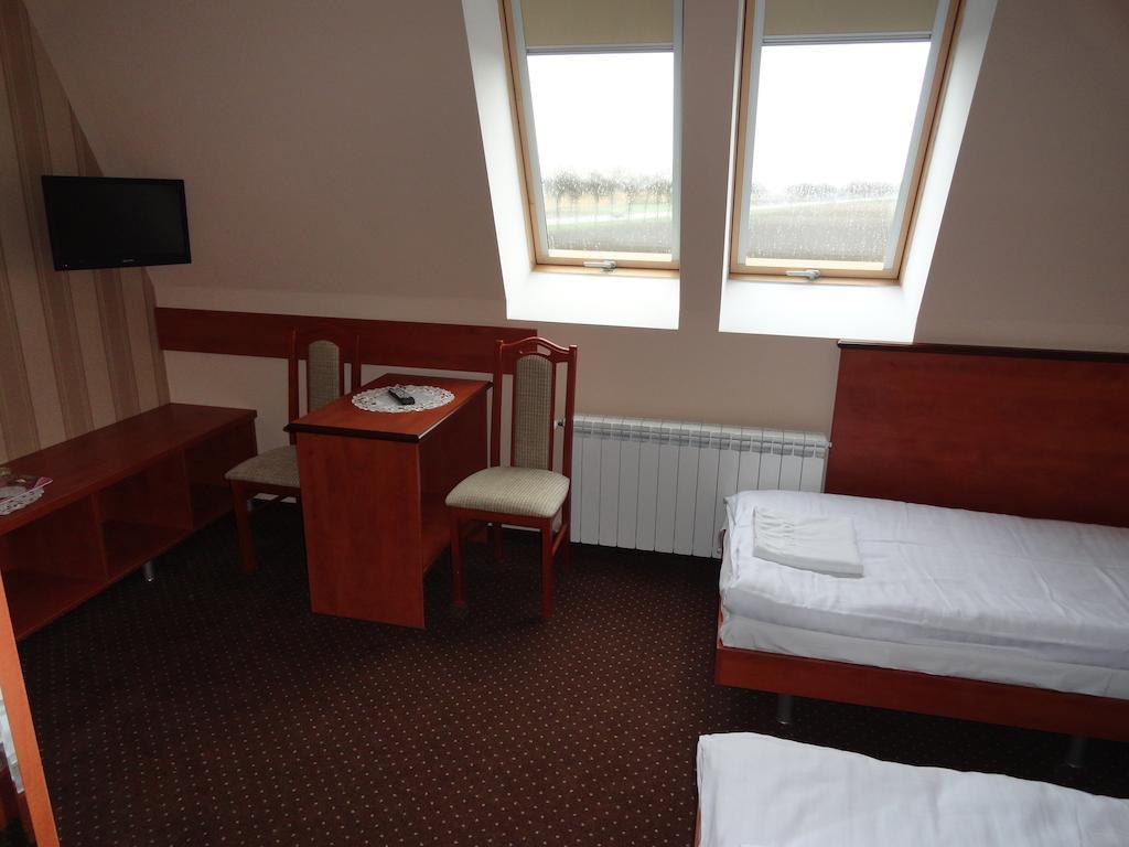 Hotel Wielkopolanka Środa Wielkopolska Habitación foto